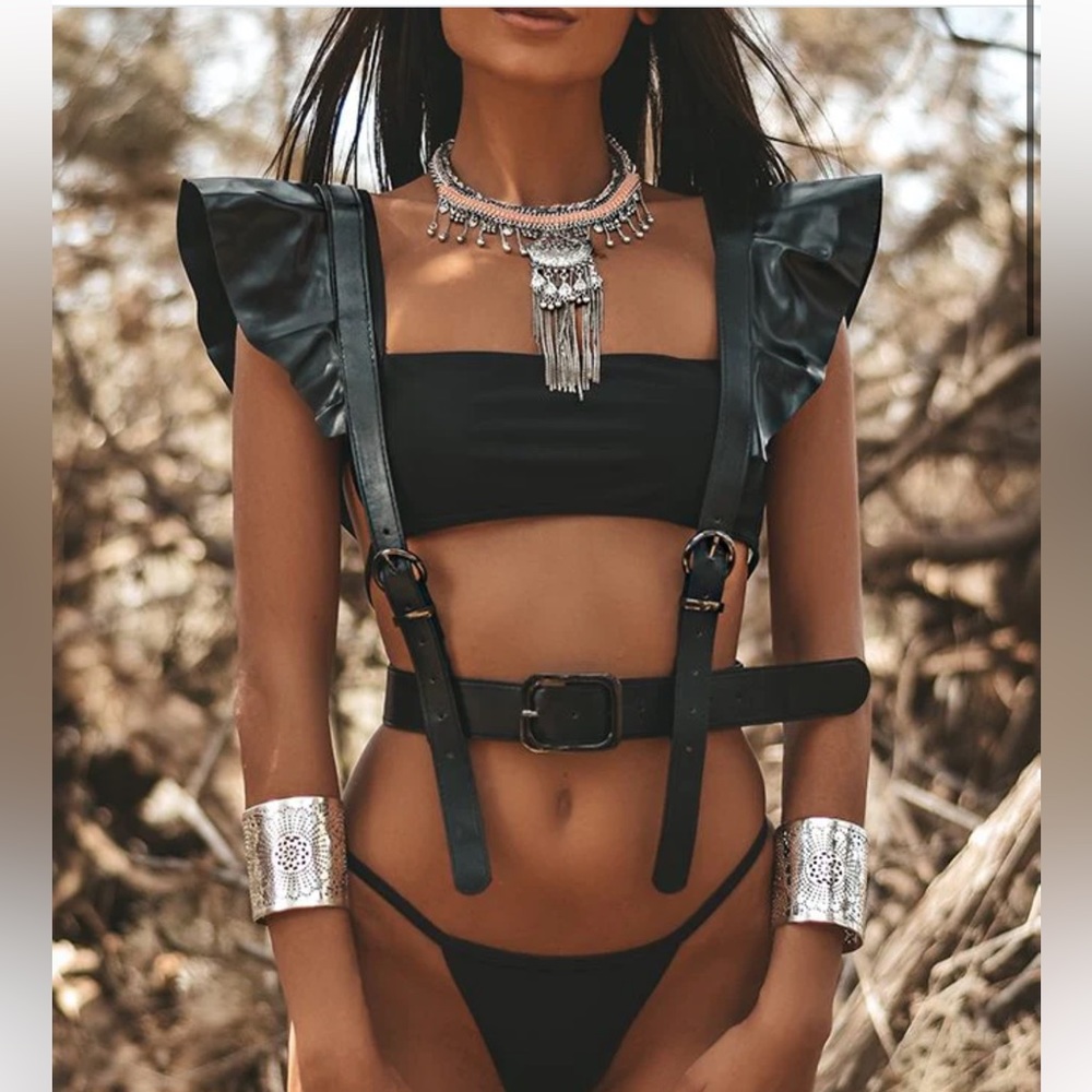 Black harness butterfly vest belt